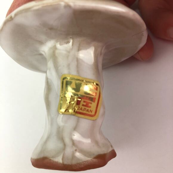 Vintage Mushroom Salt & Pepper Shakers - Picture 4 of 4